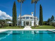 Esta villa de cinco habitaciones, recientemente...