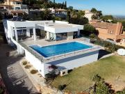 Esta villa de diseño moderno está situada en una hermosa...