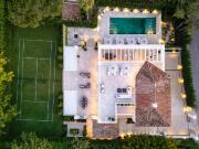 Esta villa excepcional, situada en el prestigioso...