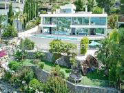 Esta villa moderna, elegante y de alta calidad, se...