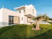 Esta villa moderna se sitúa en una ubicación...