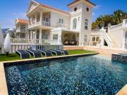 Esta villa tiene su propio carácter y por lo tanto se...