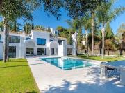 Estamos muy orgullosos de traer al mercado esta Villa...