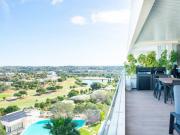 Este apartamento de diseño moderno, ubicado en la...