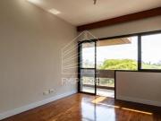Este apartamento oferece 82 m² de área útil, com um...
