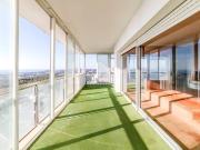 Este ático único está situado en la planta 11 del...