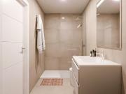 Este bungalow se encuentra en el encantador pueblo de La...