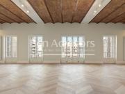 Este espectacular atico se situa en una remonta de obra...