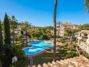 Este excepcional ático dúplex orientado al suroeste se...