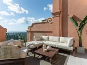 Este impresionante apartamento duplex de cuatro...