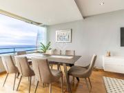 Este espectacular ático en primera línea de playa es una...