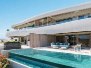 Este lujoso complejo de alto nivel ofrece 96 viviendas... Este lujoso complejo de alto nivel ofrece 96 viviendas...