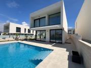 Este práctico chalet es una vivienda moderna de diseño,...