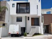 ESTRENA AMPLIA CASA EN VENTA EN PRIVADAS DE LA HERRADURA...