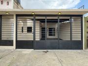 ESTRENA BONITA CASA TOTALMENTE REMODELADA, DE UNA...