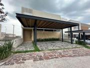 Estrena casa con acabados premium en Altozano