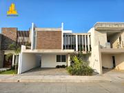 Estrena Casa con Alberca y 4 Recámaras en...