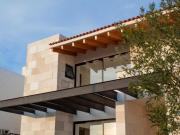 Estrena casa con detalles premium, jardín grande y...