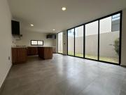 Estrena casa con recámara en planta baja en El Refugio