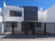 Estrena casa con recámara en planta baja, en Milenio...