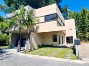 ESTRENA CASA CON ROOF GARDEN EN PRIVADA CON SEGURIDAD Y...