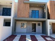 Estrena casa de 3 recamaras frente a la alberca