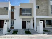 Estrena casa de tres recámaras en venta en Zaru, Querétaro