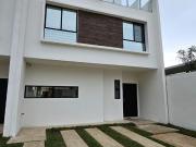 ESTRENA CASA EN AV HUAYACAN