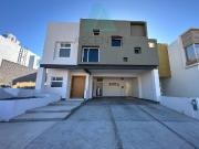 Estrena Casa en Bosques del Valle, Arqjac
