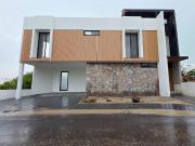 ESTRENA! CASA EN ESQUINA, ALBERCA PRIVADA Y DEMÁS, BIO...