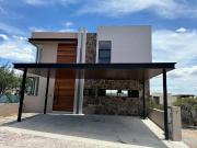 ESTRENA CASA EN ESQUINA ALTOZANO acabados de lujo