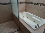 estrena casa en renta, 3 recs. con baño, salatv, roofgarden