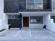 Estrena Casa en Renta, 4 recs. con baño, salaTv, Roofgarden