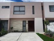 ¡estrena casa en renta en la mejor zona, a solo unos...