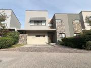Estrena casa en venta en Altozano Querétaro con jardín y...
