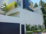 CASA EN VENTA EN LA HERRADURA CON JARDIN