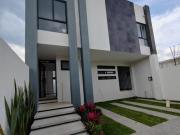 ¡Casa con alberca propia estilo contemporáneo,...