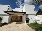 ¡Estrena casa! Nueva y amueblada en privada en Chuburná...