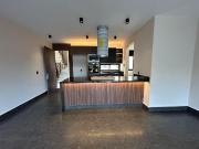 Estrena depto en las águilas.