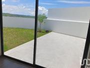 Estrena Elegante Casa en venta de Una Planta en Privado...