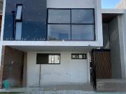 ESTRENA EN DICIEMBRE A PRECIO DE ENERO CASA EN PARQUE...