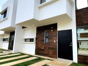 Estrena excelente casa familiar en Resid. Sobre Av Huayacan