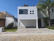 ESTRENA HERMOSA CASA SUPER UBICADA A 2 MINUTOS RECTA A...