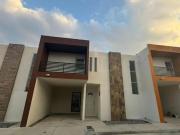 Casa en venta en Lomas de Lourdes, dos pisos