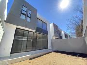 Estrena Residencia en privada con alberca, Carretera...