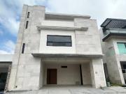 Estrena residencia en VENTA en fraccionamiento Torrealta