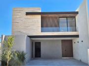 VENTA DE CASA con 4 HABITACIONES EN PRIVADA SAN ANGEL