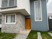 Estrene casa dos pisos Vistana 1000