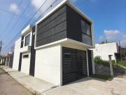 ESTRENE CASA EN COATEPEC, ESQUINA, 2 RECAMARAS, JARDIN,...