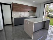 ESTRENE CASA MODERNA CON ALBERCA